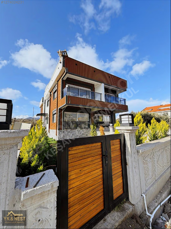 Çandarlıda Denize 700 m Mesafede 4+1 Lüks Tripleks Villa